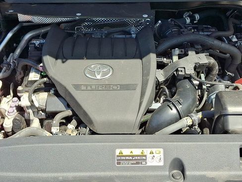 Used 2023 Toyota Highlander XLE FWD image 28
