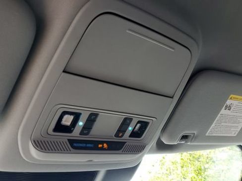 Used 2023 Ford Explorer XLT w/ Equipment Group 202A AWD/4WD image 17