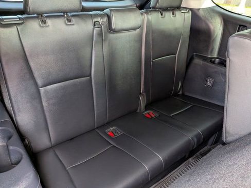 Used 2024 Toyota Highlander XLE AWD/4WD image 8