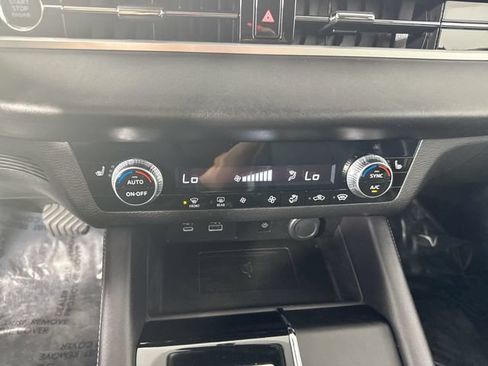 Used 2024 Mitsubishi Outlander SE AWD/4WD image 9