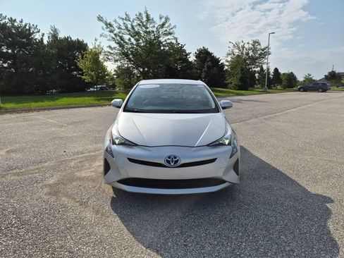 Used 2016 Toyota Prius Two FWD image 3