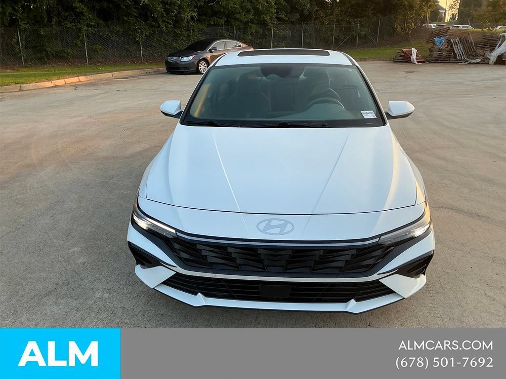Used 2025 Hyundai Elantra SEL FWD image 2