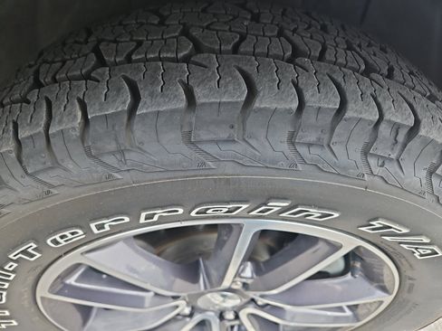 Used 2017 Dodge Grand Caravan SXT image 27