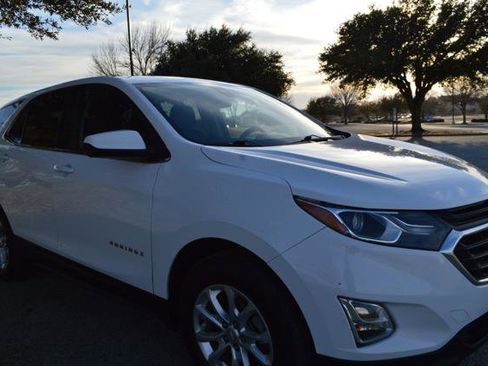 Used 2020 Chevrolet Equinox LT image 3