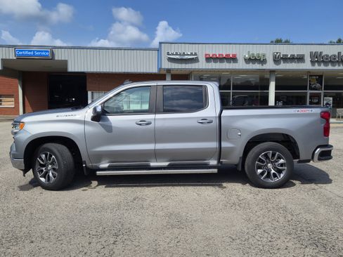 Used 2023 Chevrolet Silverado 1500 LT AWD/4WD image 3