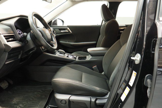 Used 2024 Mitsubishi Outlander ES FWD image 7