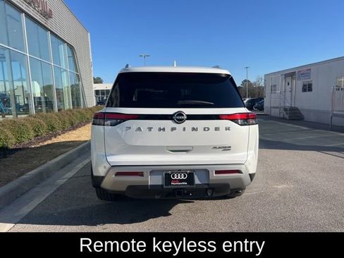 Used 2025 Nissan Pathfinder Platinum image 10