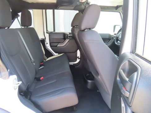 Used 2018 Jeep Wrangler Unlimited Sport S AWD/4WD image 25
