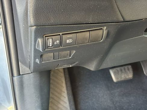 Used 2022 Toyota Corolla Cross LE AWD/4WD image 11