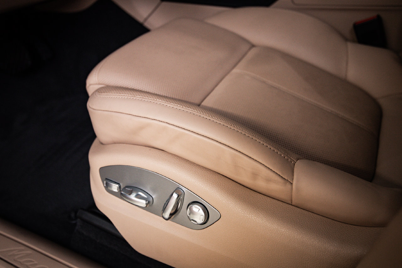 Certified 2026 Porsche Macan AWD/4WD image 14