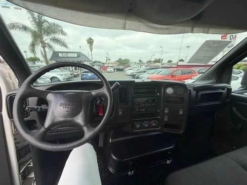 Used 2005 GMC TopKick C4500 2WD Regular Cab image 7