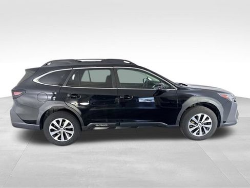Used 2023 Subaru Outback Premium AWD/4WD image 4