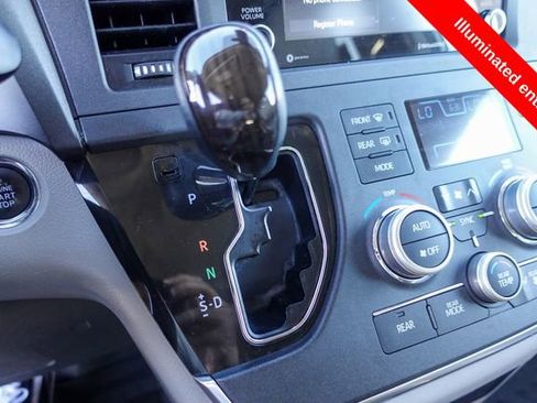 Certified 2019 Toyota Sienna XLE image 22