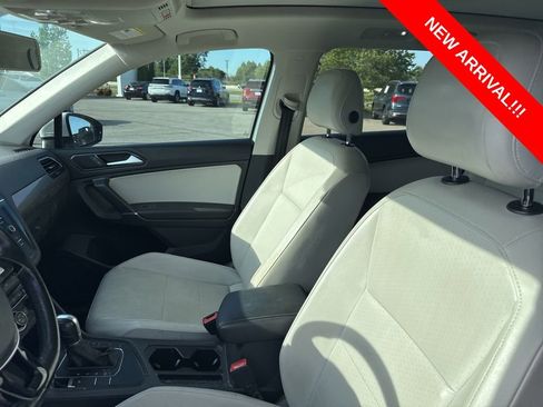 Used 2018 Volkswagen Tiguan SE w/ Panoramic Sunroof Package image 7
