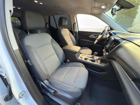 Used 2018 Chevrolet Traverse LT w/ LPO, Black Accent Package image 54