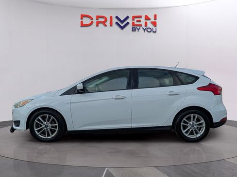 Used 2018 Ford Focus SE image 2