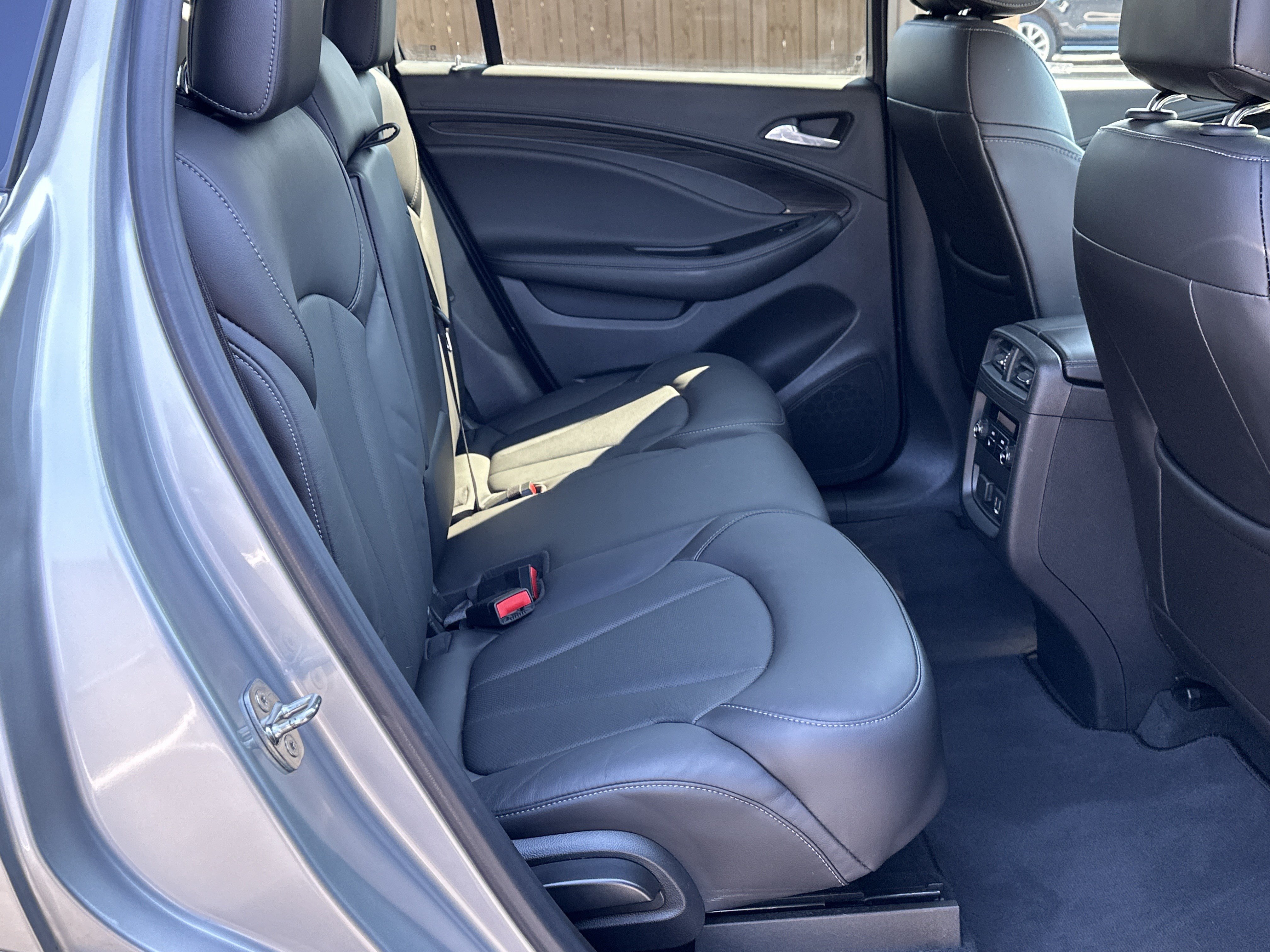 Used 2019 Buick Envision Essence FWD image 13