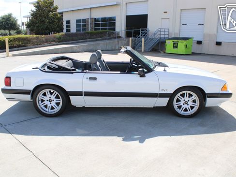 Used 1989 Ford Mustang LX RWD image 4