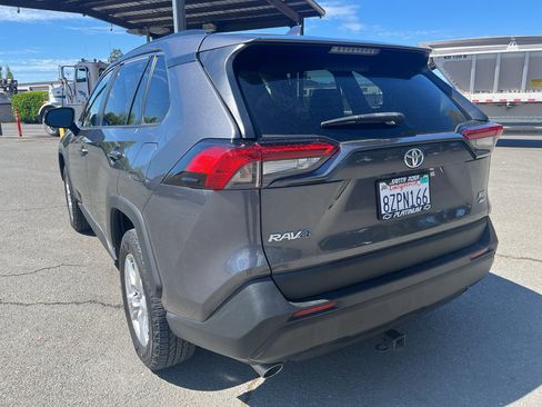 Used 2021 Toyota RAV4 XLE w/ Convenience Package image 9