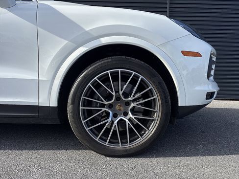 Certified 2022 Porsche Cayenne image 10