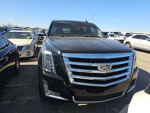 Used 2020 Cadillac Escalade ESV Luxury image 2