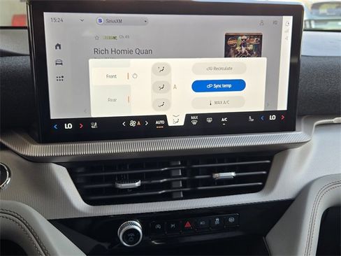 New 2025 Ford Explorer Active w/ Active Comfort Package image 15