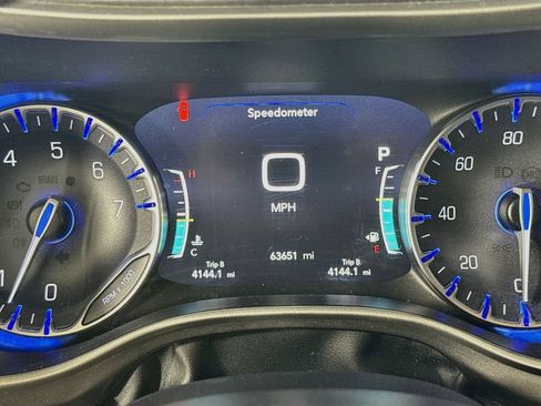 Used 2024 Chrysler Pacifica Touring-L FWD image 12