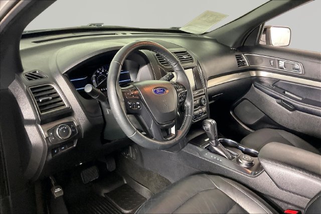 Used 2018 Ford Explorer XLT w/ Equipment Group 202A AWD/4WD image 15