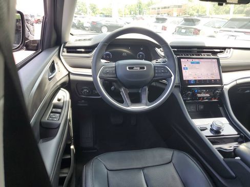 Certified 2023 Jeep Grand Cherokee Limited w/ Luxury Tech Group II AWD/4WD image 11