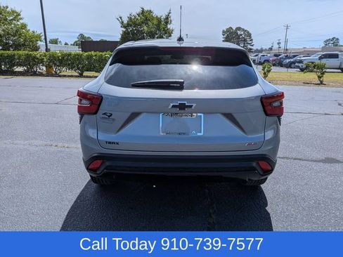 Used 2024 Chevrolet Trax RS FWD image 4