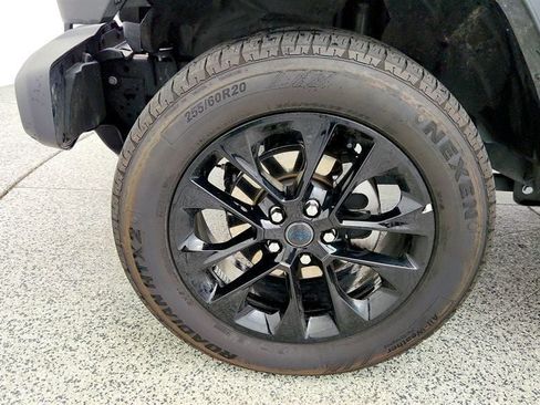 Used 2025 Jeep Wrangler Unlimited Sahara AWD/4WD image 9