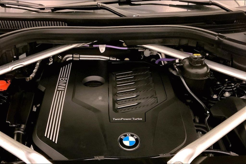 Certified 2022 BMW X5 xDrive40i w/ Premium Package AWD/4WD image 9