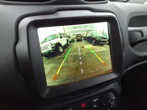 Certified 2022 Jeep Renegade Latitude AWD/4WD image 16