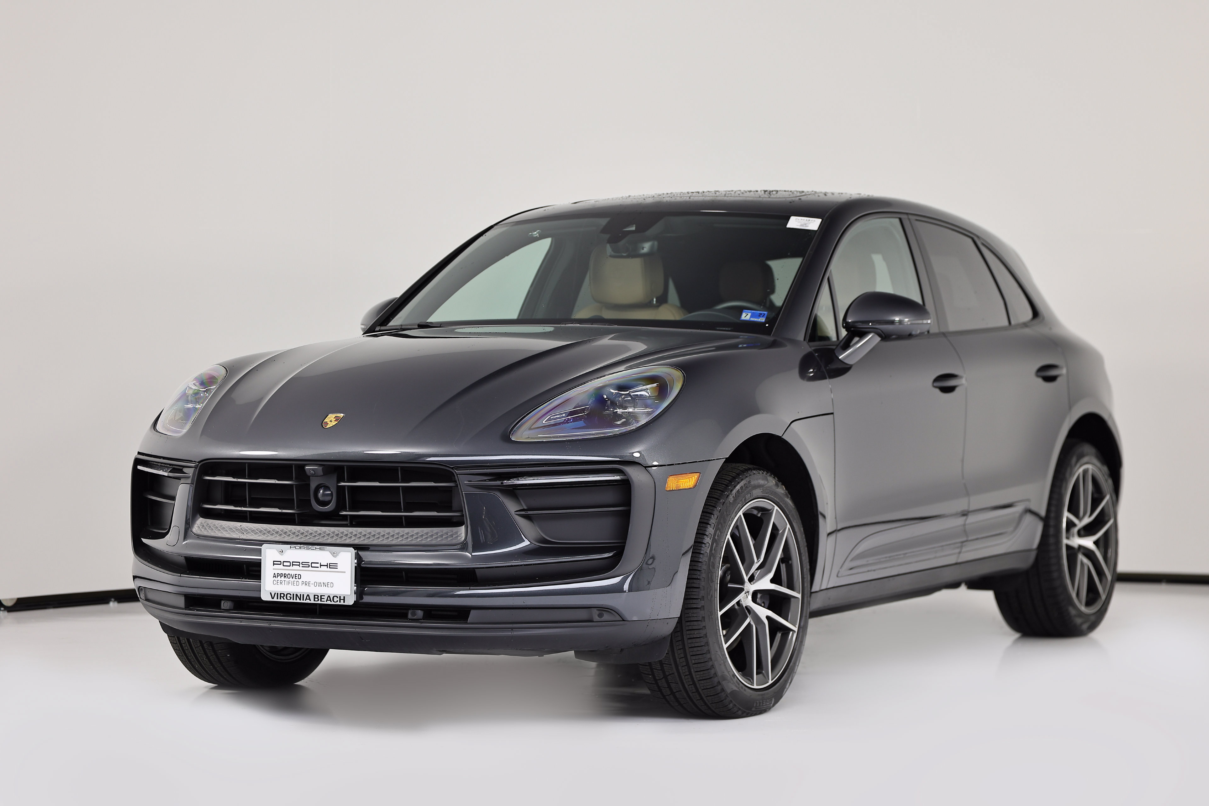 Certified 2026 Porsche Macan AWD/4WD image 1