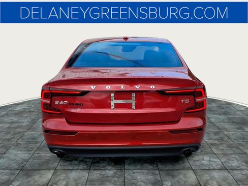 Used 2020 Volvo S60 T5 Momentum FWD image 4