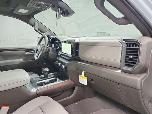New 2026 GMC Sierra 1500 SLT image 39