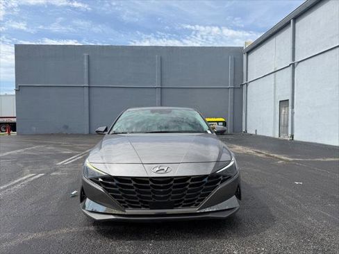 Used 2021 Hyundai Elantra SEL w/ Convenience + Premium Package FWD image 6