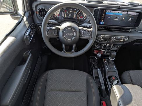 Used 2026 Jeep Gladiator Mojave AWD/4WD image 12