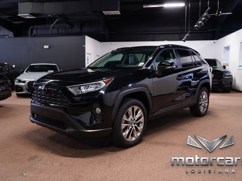 Used 2021 Toyota RAV4 XLE Premium FWD image 3