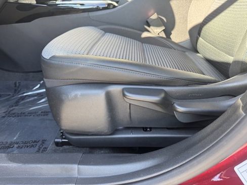 Used 2025 Chevrolet Trax LT w/ LT Convenience Package image 19