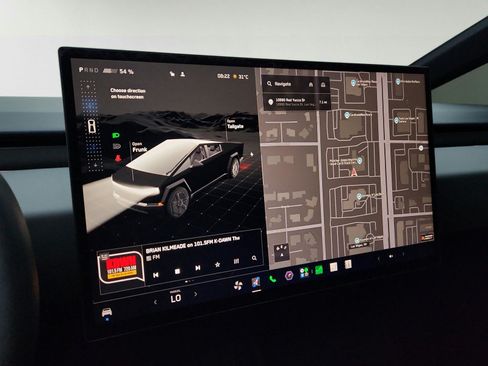 Used 2025 Tesla Cybertruck 2WD Crew Cab image 19