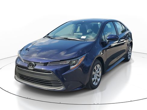 Used 2026 Toyota Corolla LE FWD image 4