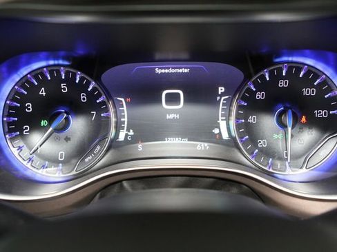 Used 2018 Chrysler Pacifica Touring-L Plus w/ Advanced Safetytec Group FWD image 17
