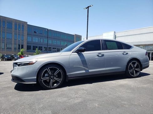 Used 2025 Honda Accord Sport image 4