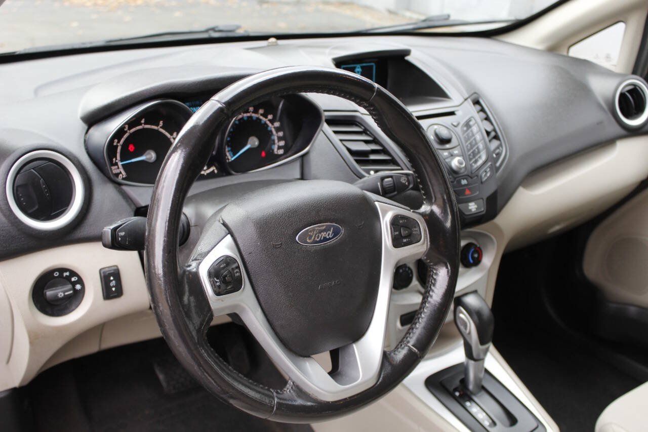 Used 2015 Ford Fiesta SE FWD image 28