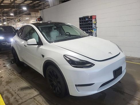 Used 2023 Tesla Model Y Long Range AWD/4WD image 3