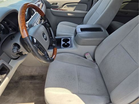 Used 2007 Chevrolet Suburban LT RWD image 12