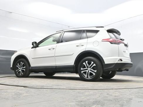 Used 2018 Toyota RAV4 LE image 34