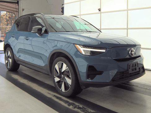 Used 2024 Volvo XC40 Recharge Core w/ Protection Package Premier image 4