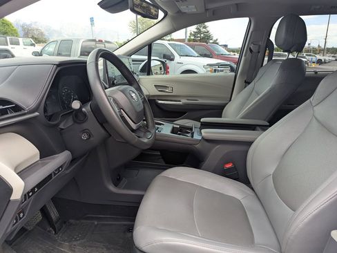 Used 2024 Toyota Sienna Limited FWD image 26